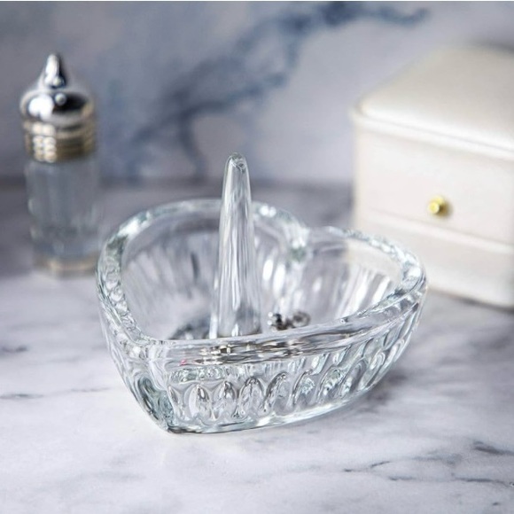 Hyaline & Dora Other - Hyaline & Dora VTG Victorian Style Crystal Heart Ring Jewelry Organizer NWT OS